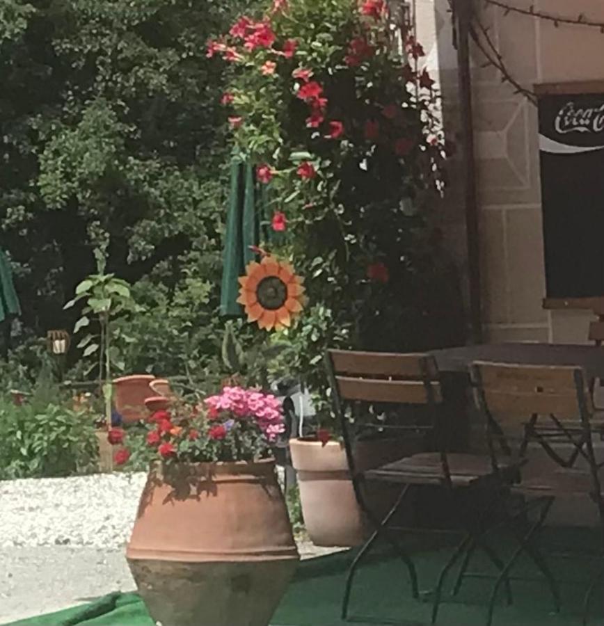 דירות Tavanasa Alte Post Mit Geschichte Und Restaurant מראה חיצוני תמונה